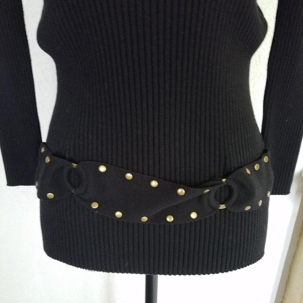 Versatile Black Sweater - Picture 3 of 7